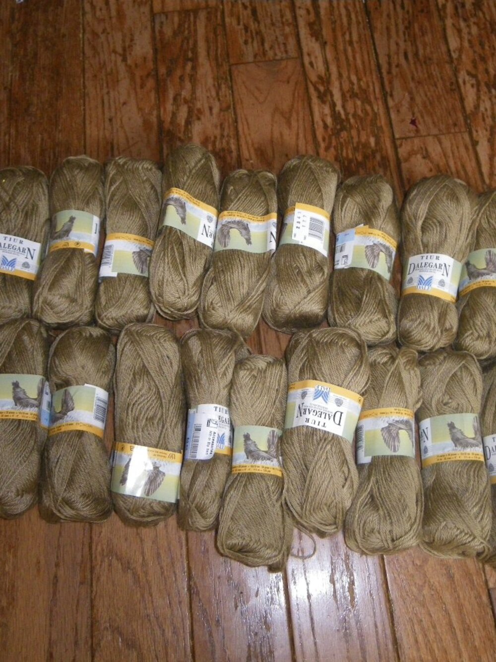 20 Small Skeins Tiur Dalegarn Mohair & Wool Blend Yarn Color Tan Khaki 126 ydsea
